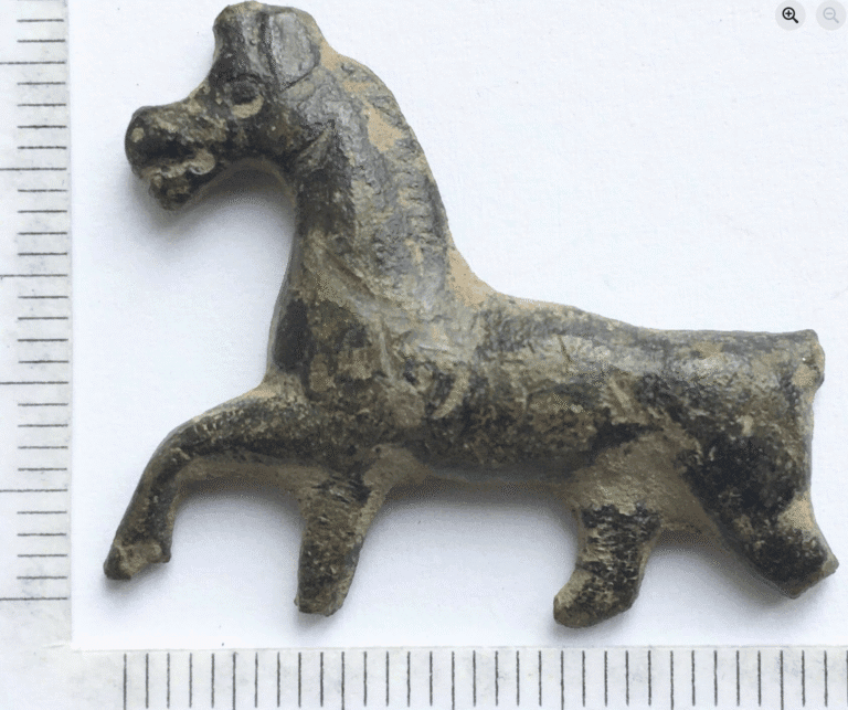 a statue of a horse